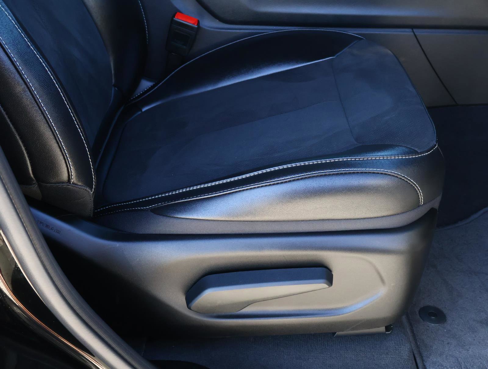 Used 2025 Jeep Grand Cherokee L Altitude image 21