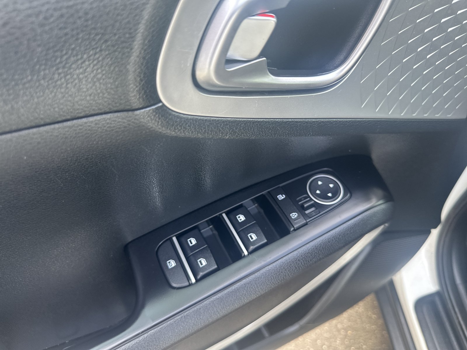 Used 2024 Kia Soul LX FWD image 9