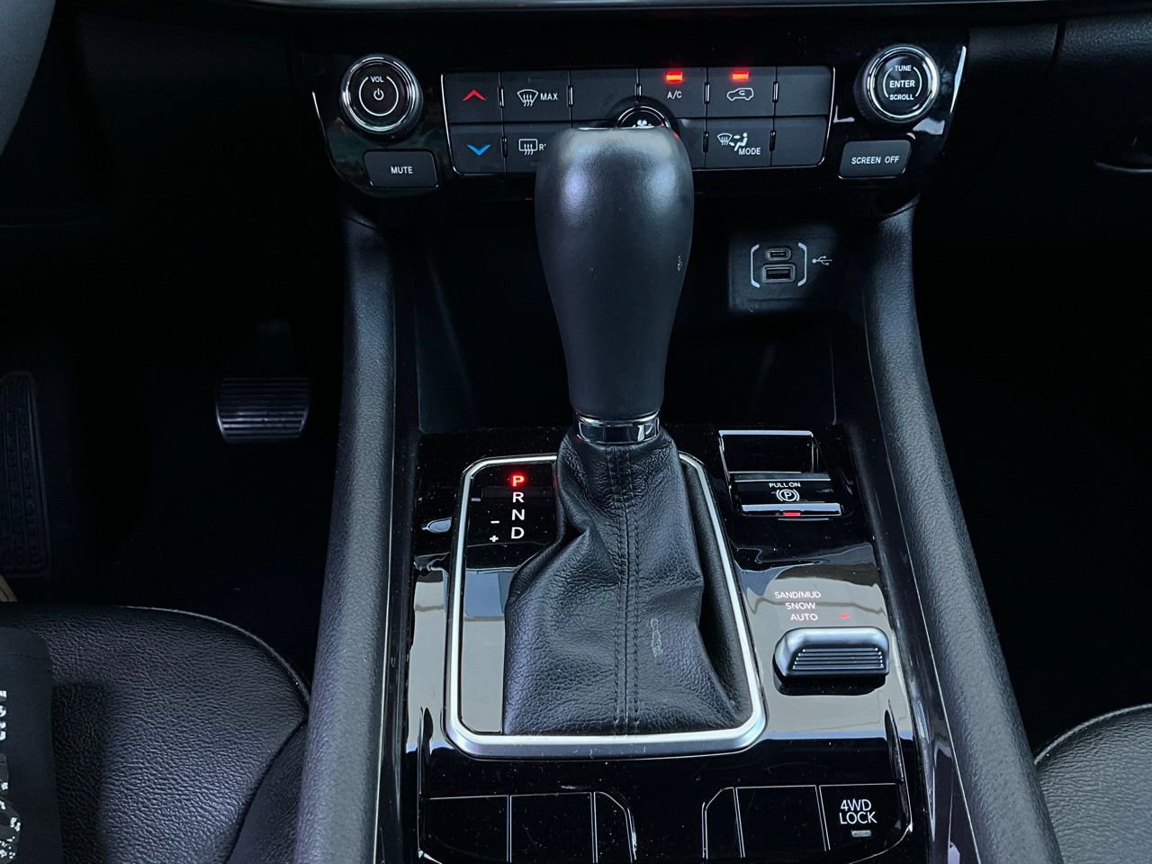 Used 2025 Jeep Compass Latitude image 24