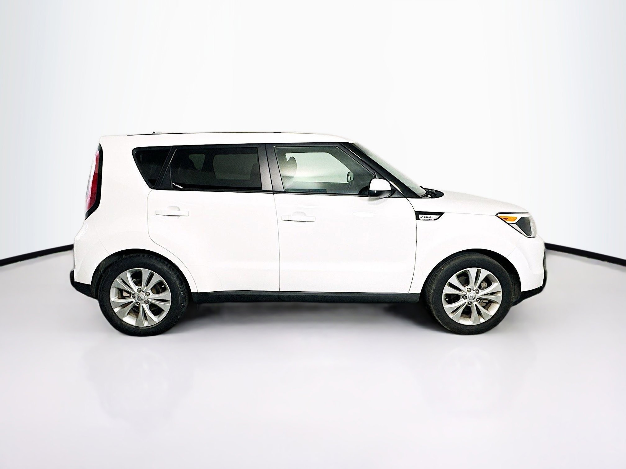 Used 2016 Kia Soul + image 10