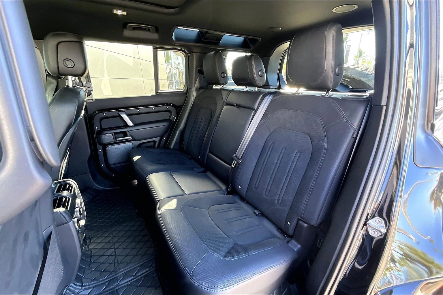 Used 2023 Land Rover Defender 110 V8 image 26