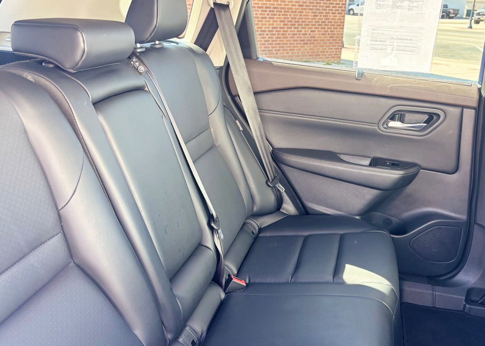 Used 2023 Nissan Rogue SV w/ SV Premium B Package image 22