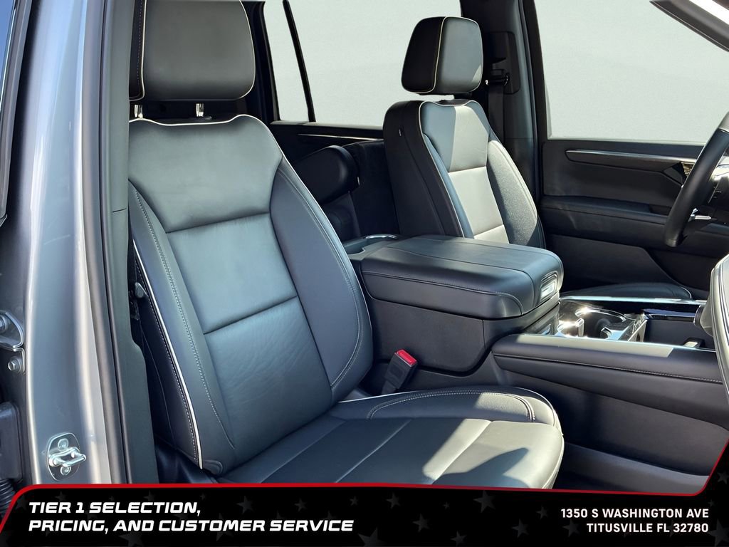 Used 2025 Chevrolet Suburban Premier RWD image 16