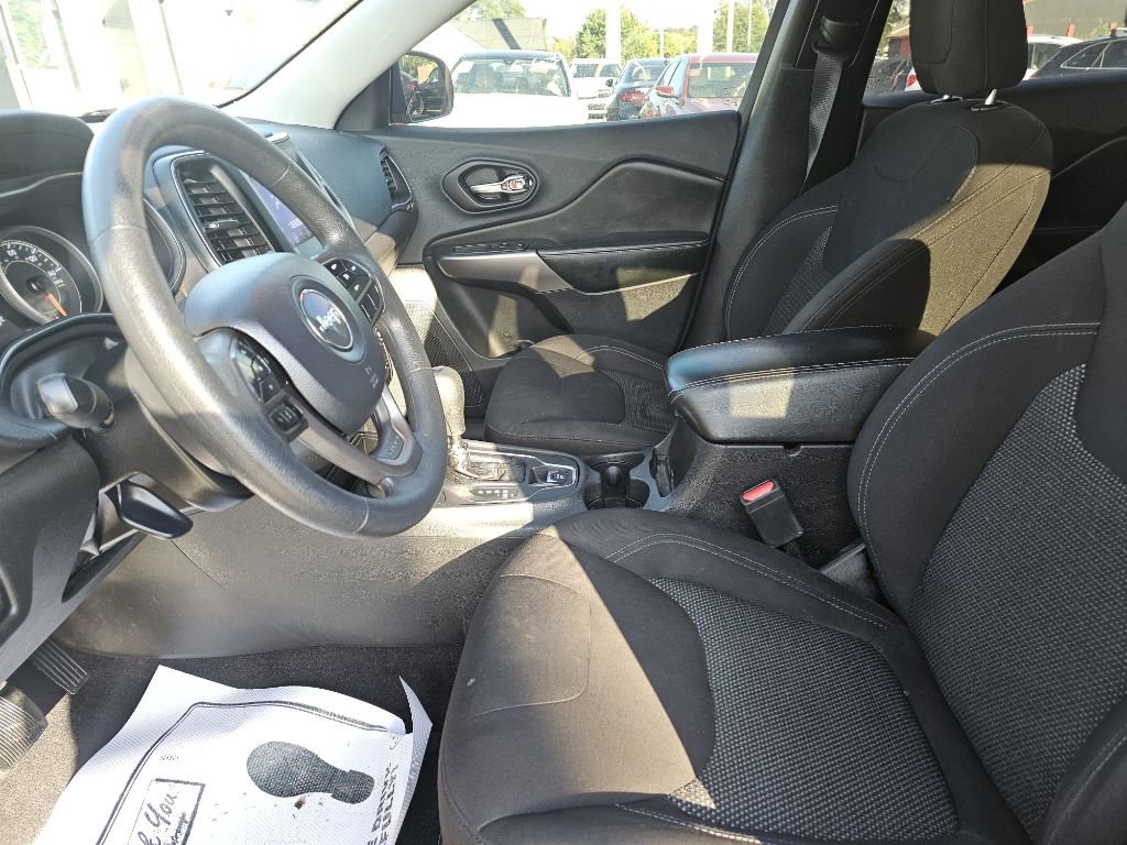 Used 2019 Jeep Cherokee Latitude w/ Popular Appearance Group image 16