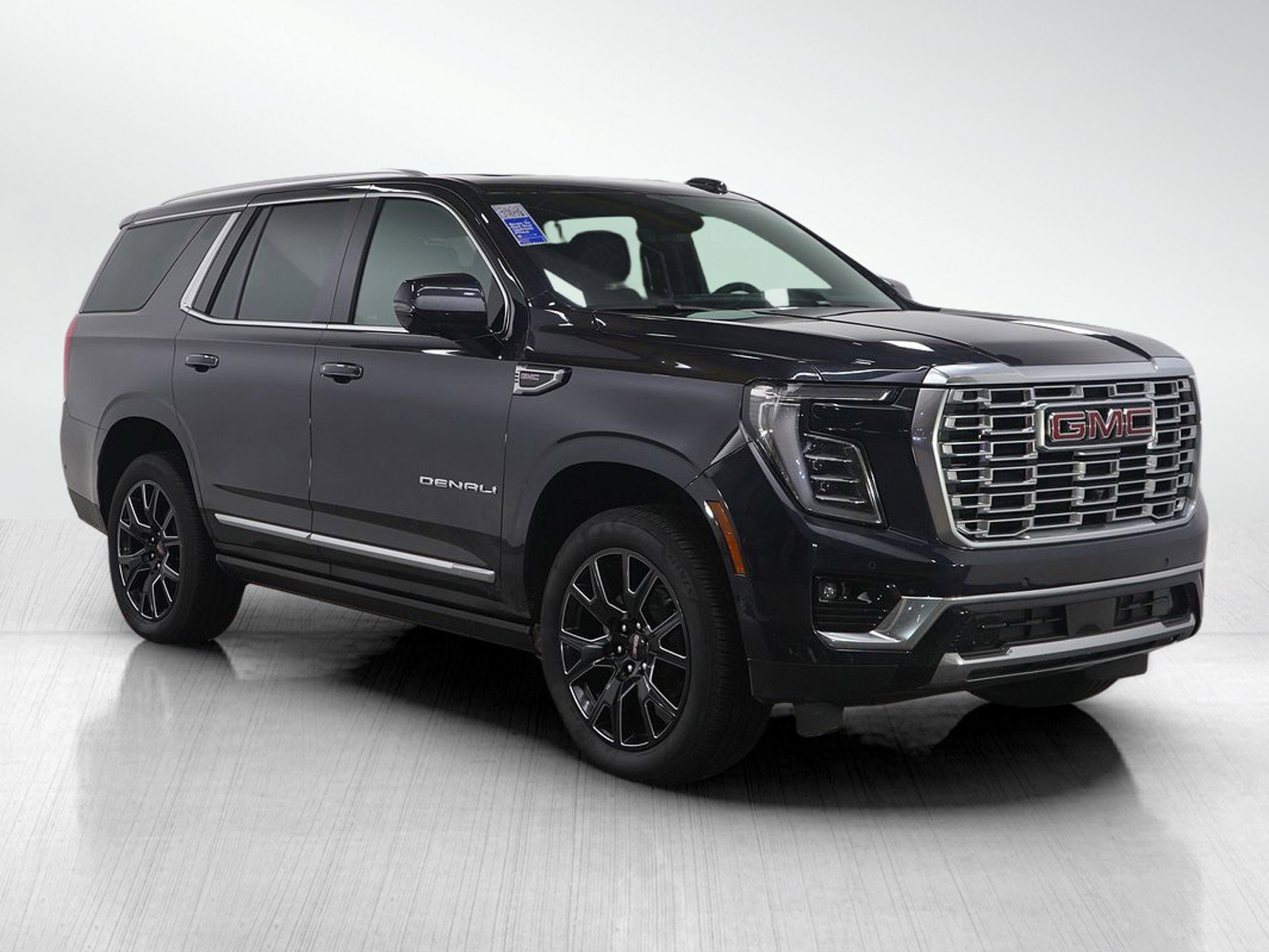 Used 2025 GMC Yukon Denali w/ Denali Reserve Package image 8