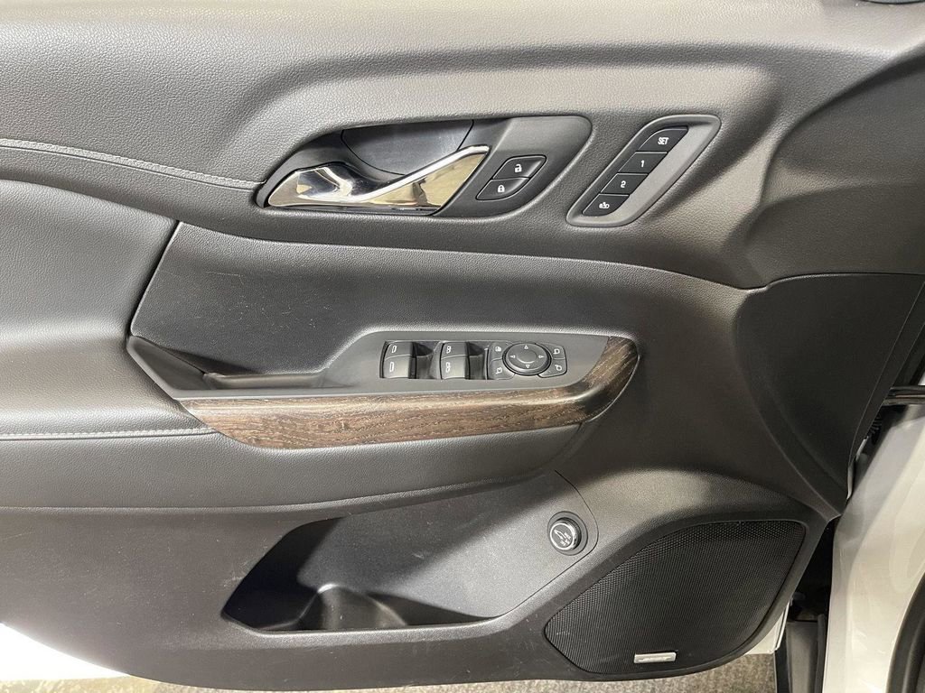 Used 2023 GMC Acadia Denali w/ Denali Technology Package image 19