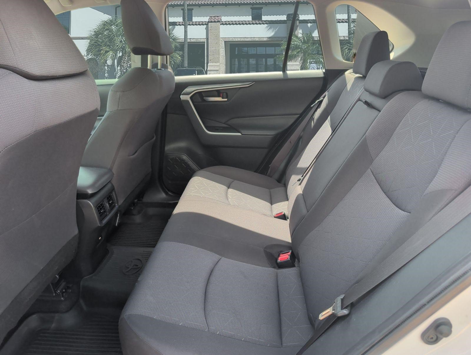 Used 2021 Toyota RAV4 XLE w/ Convenience Package FWD image 25