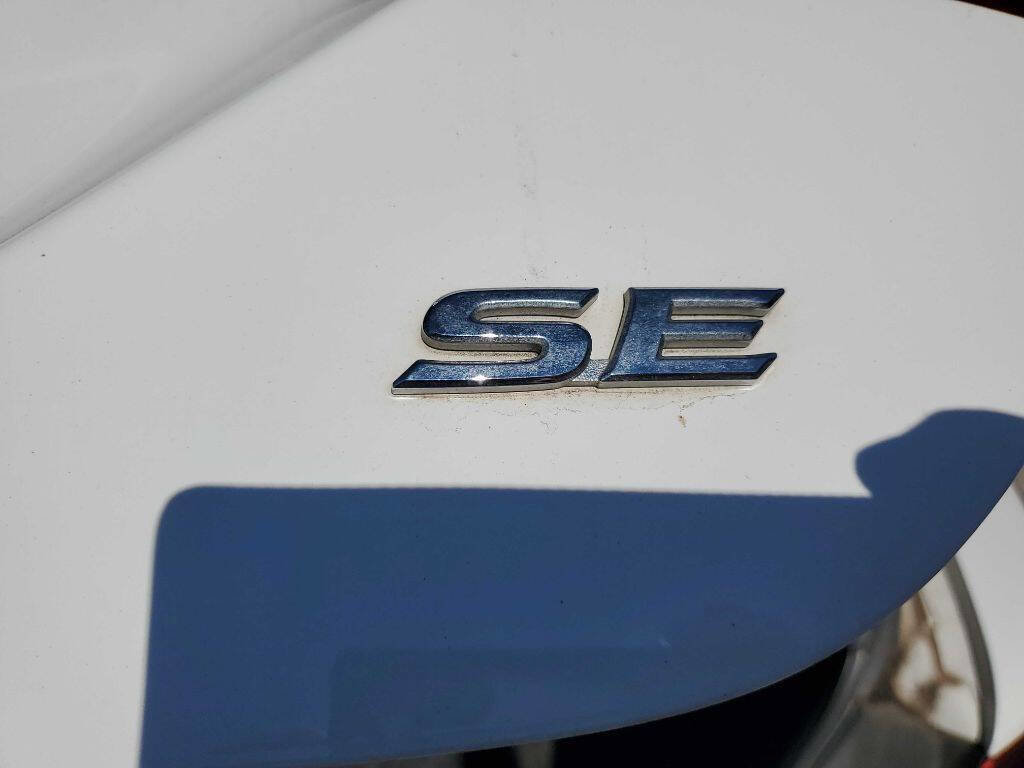 Used 2021 Toyota Camry SE FWD image 12