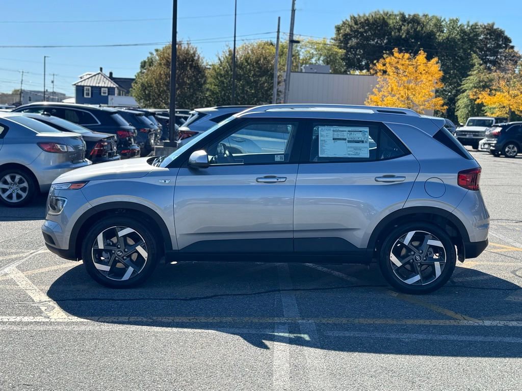 New 2025 Hyundai Venue SEL image 2