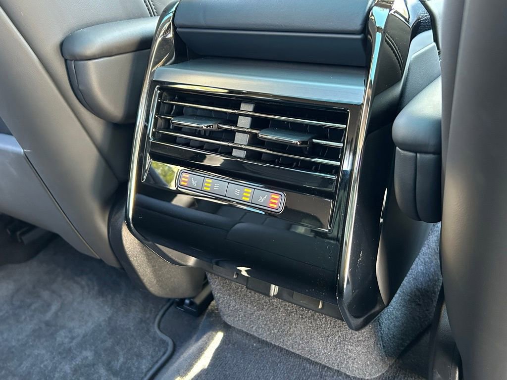 Used 2025 Land Rover Range Rover Sport SE image 42