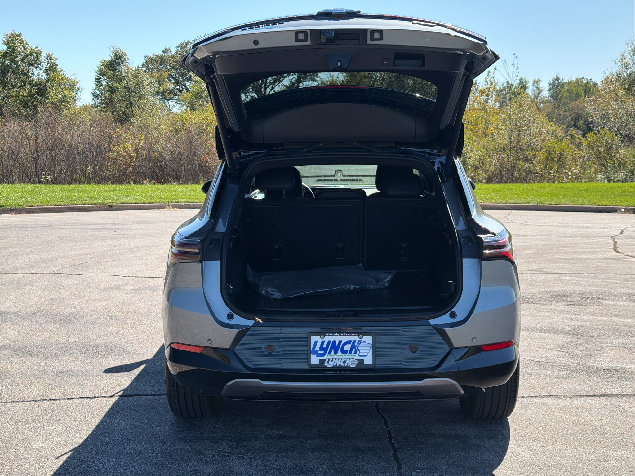 Used 2025 Chevrolet Equinox EV LT w/ LPO, Blackout Package FWD image 35