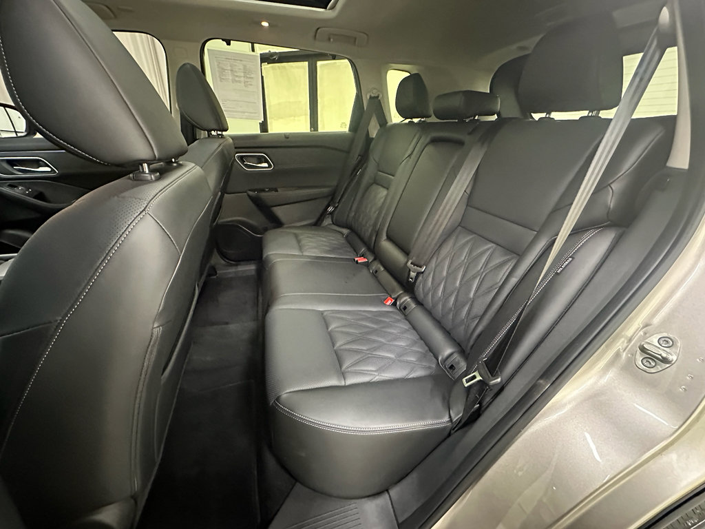 Used 2026 Nissan Rogue Platinum w/ Platinum Premium Package image 22