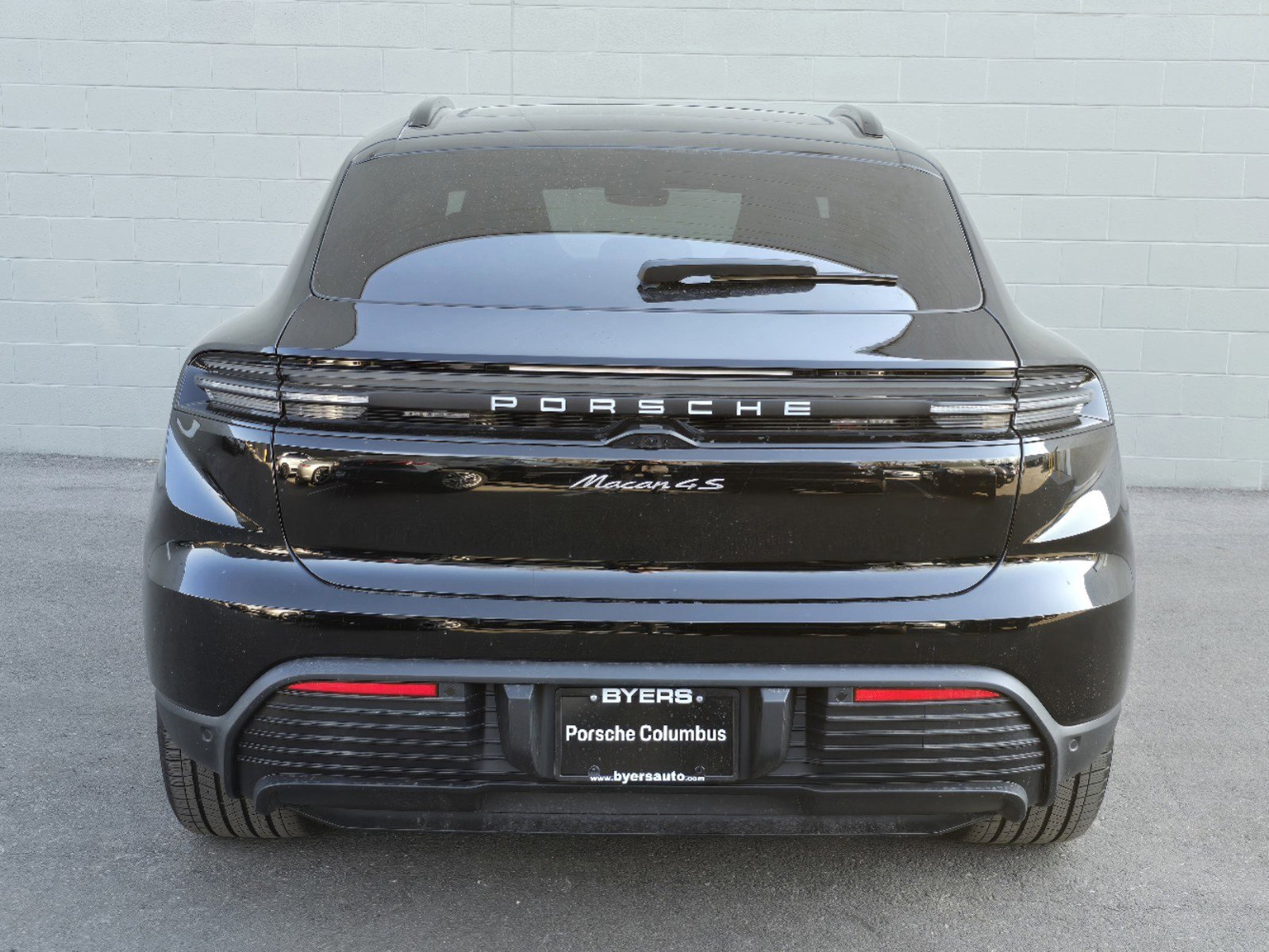 New 2025 Porsche Macan 4S Electric image 8