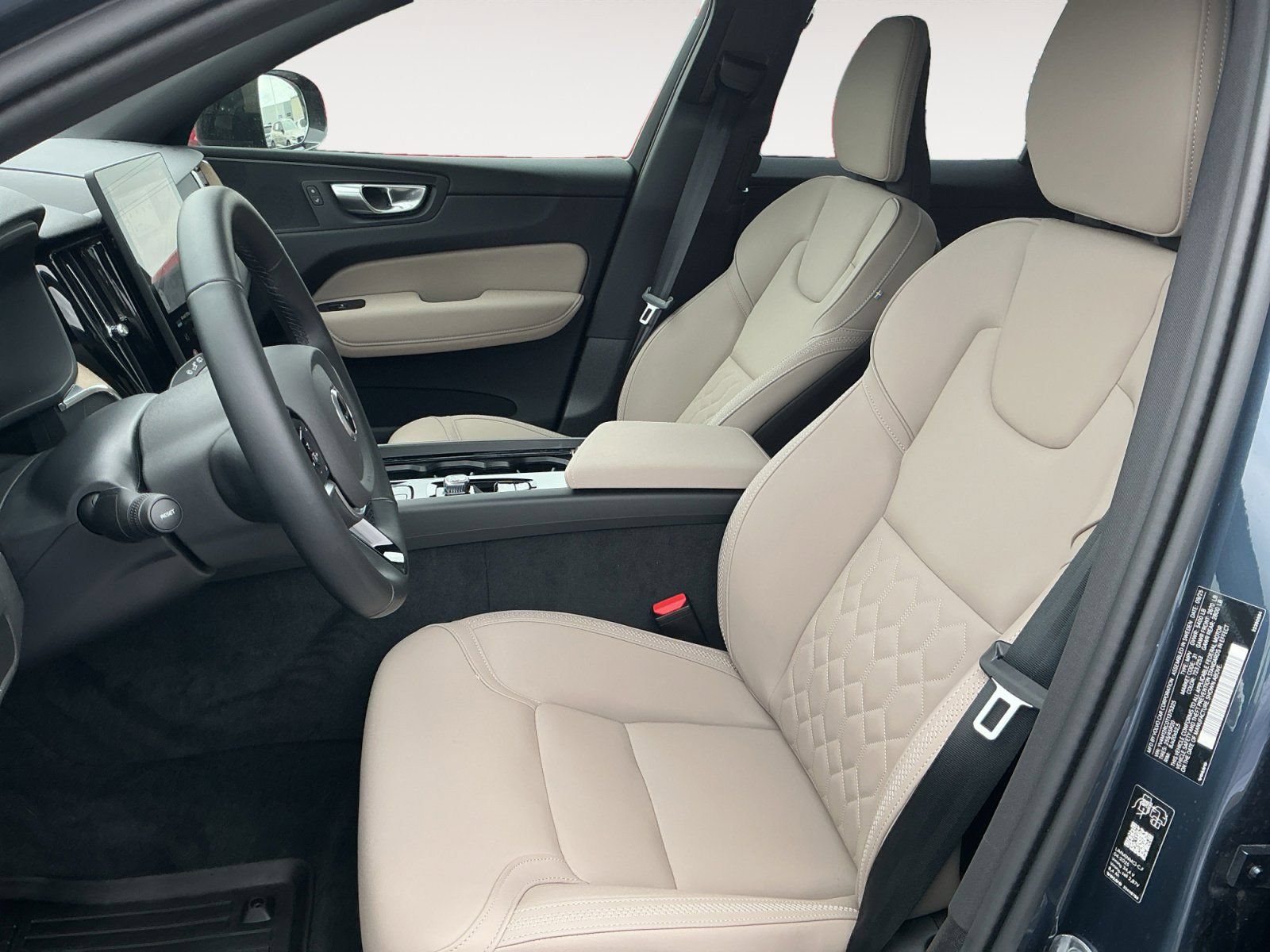 New 2026 Volvo XC60 B5 Plus w/ Protection Package Premier AWD/4WD image 9
