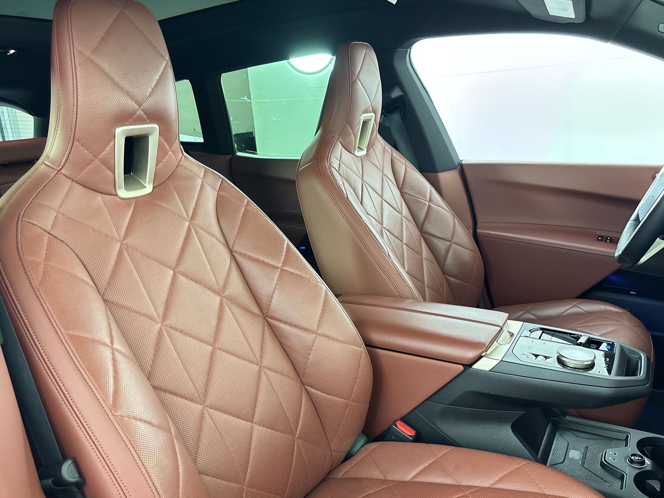 Certified 2023 BMW iX xDrive50 w/ Sport Package AWD/4WD image 32