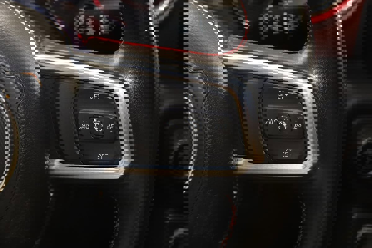 Used 2018 Jeep Wrangler Unlimited Rubicon w/ Dual Top Group AWD/4WD image 38