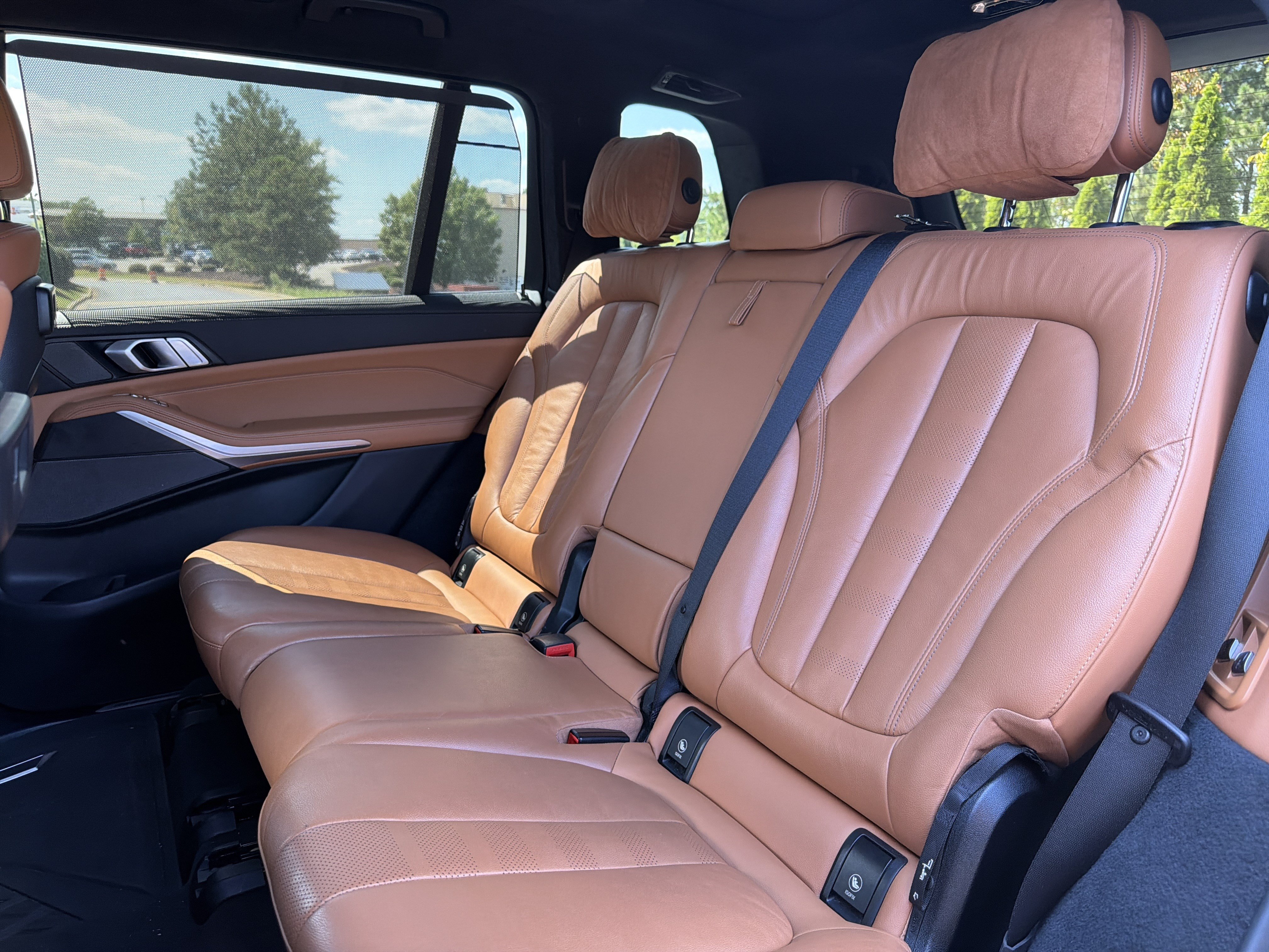 Used 2022 BMW X7 M50i w/ Dynamic Handling Package AWD/4WD image 9