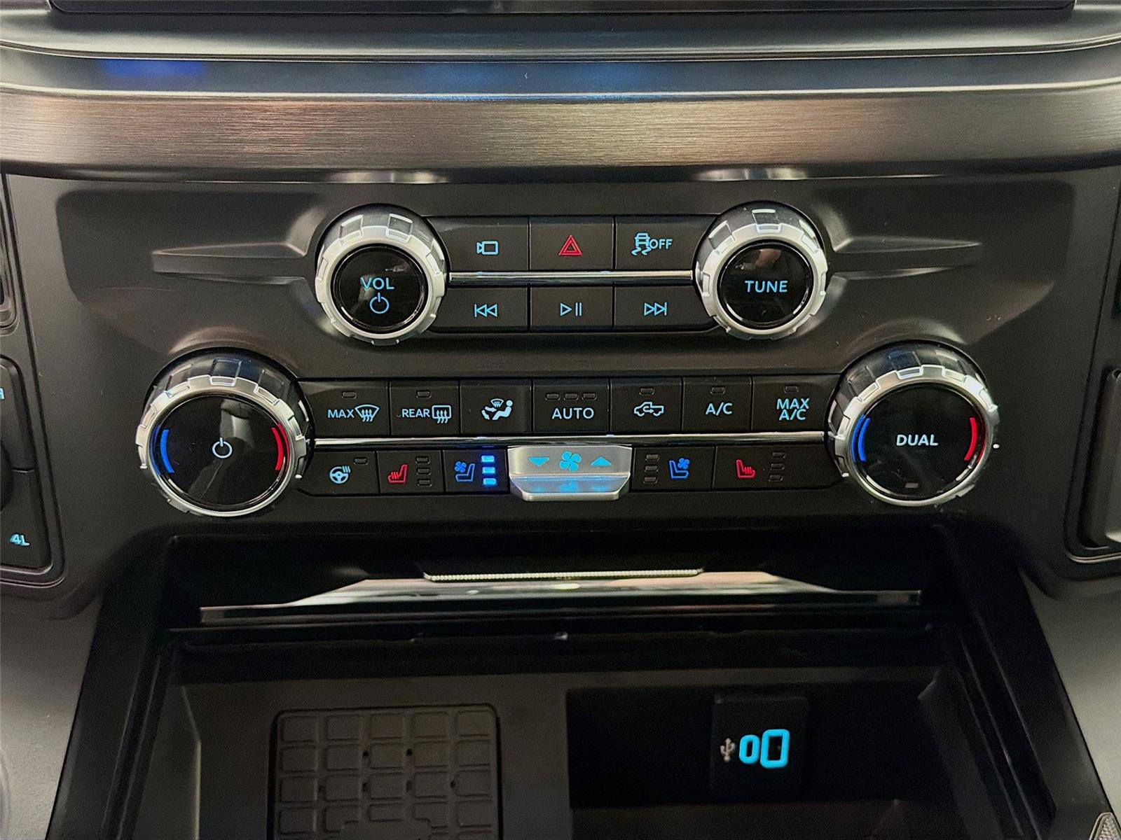 Used 2026 Ford F350 Lariat w/ Black Appearance Package image 17