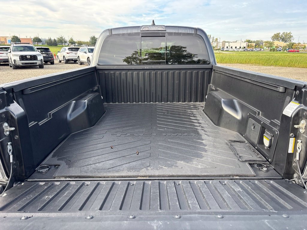 Used 2021 Toyota Tacoma TRD Off-Road w/ TRD Premium Off Road Package AWD/4WD image 11