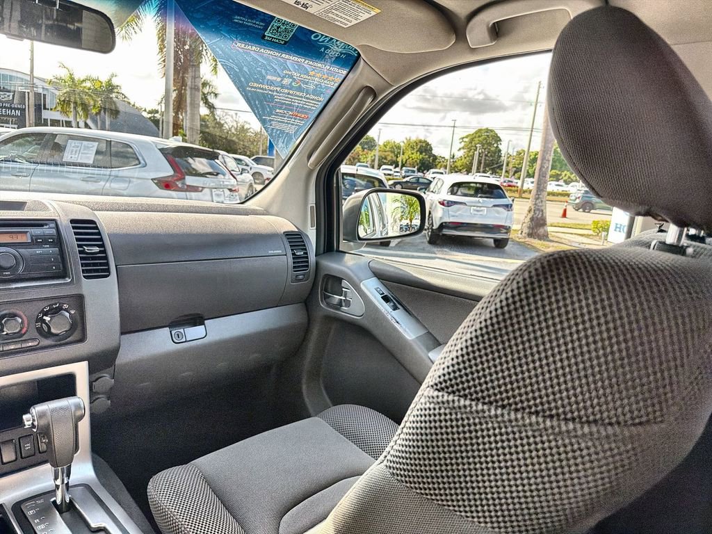 Used 2010 Nissan Pathfinder S image 17