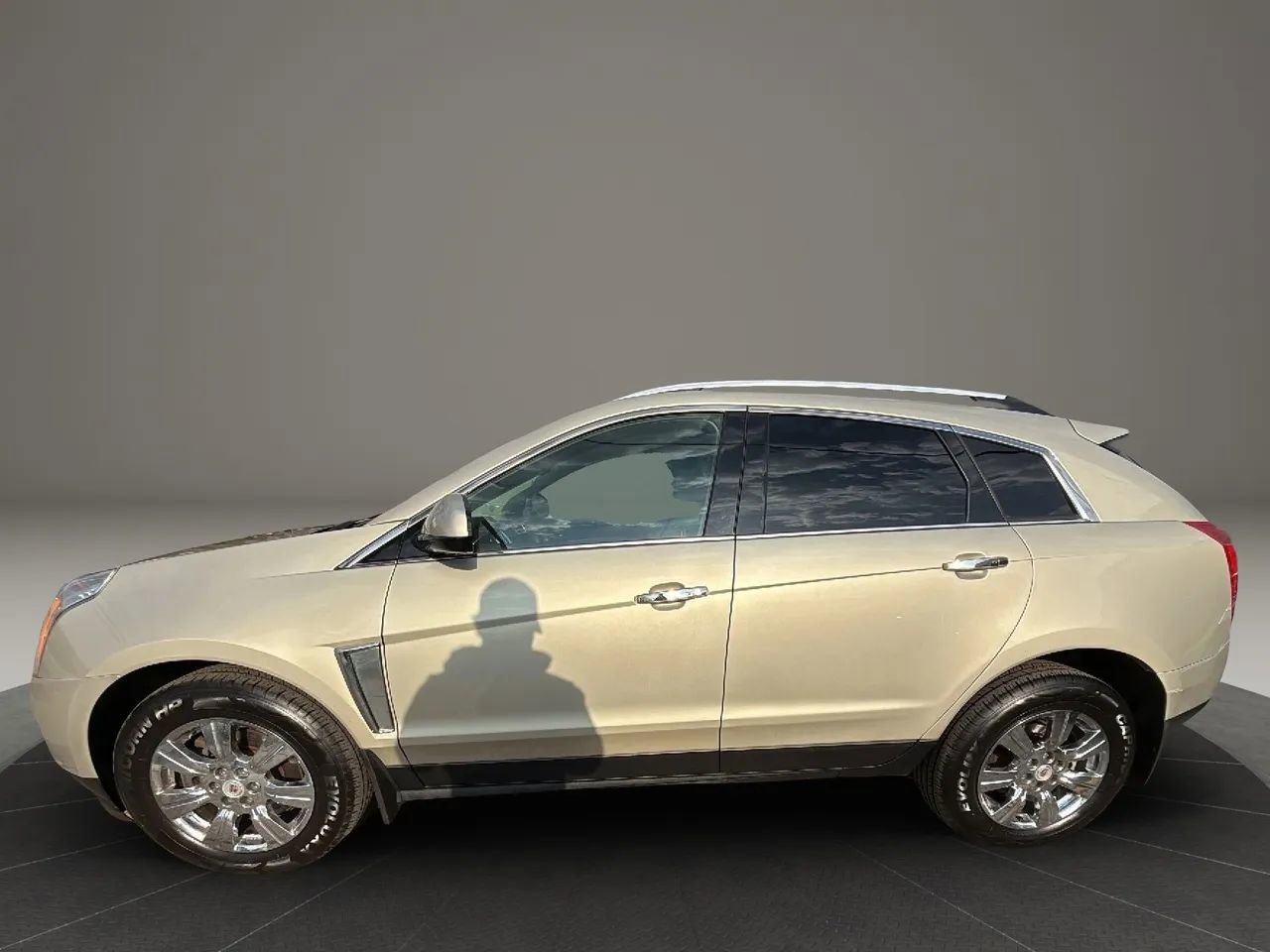 Used 2015 Cadillac SRX Luxury w/ Driver Awareness Package image 8