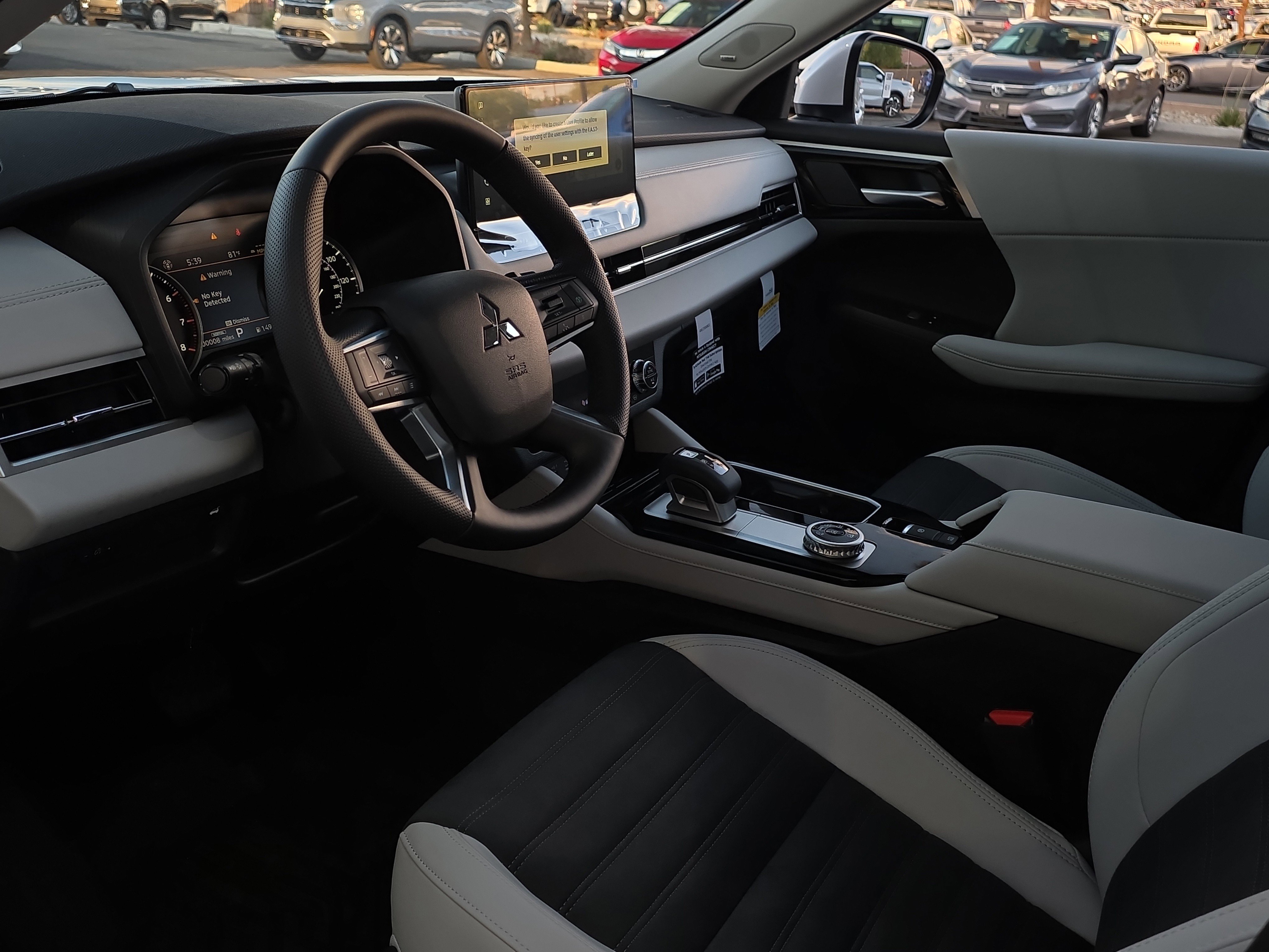 New 2025 Mitsubishi Outlander SE image 8