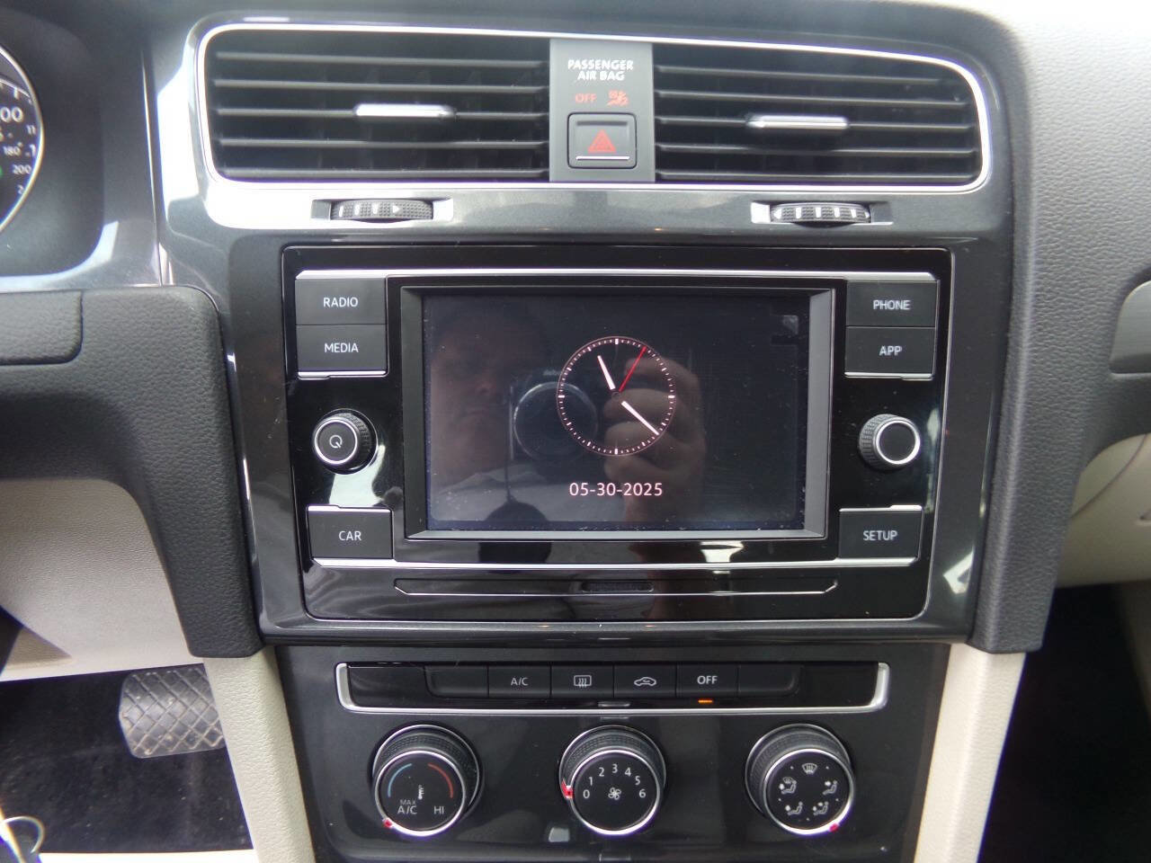 Used 2018 Volkswagen Golf S image 32