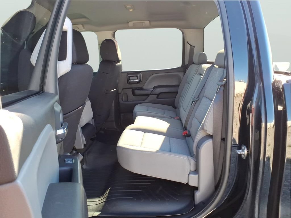 Used 2018 Chevrolet Silverado 1500 Custom w/ Custom Value Package AWD/4WD image 33