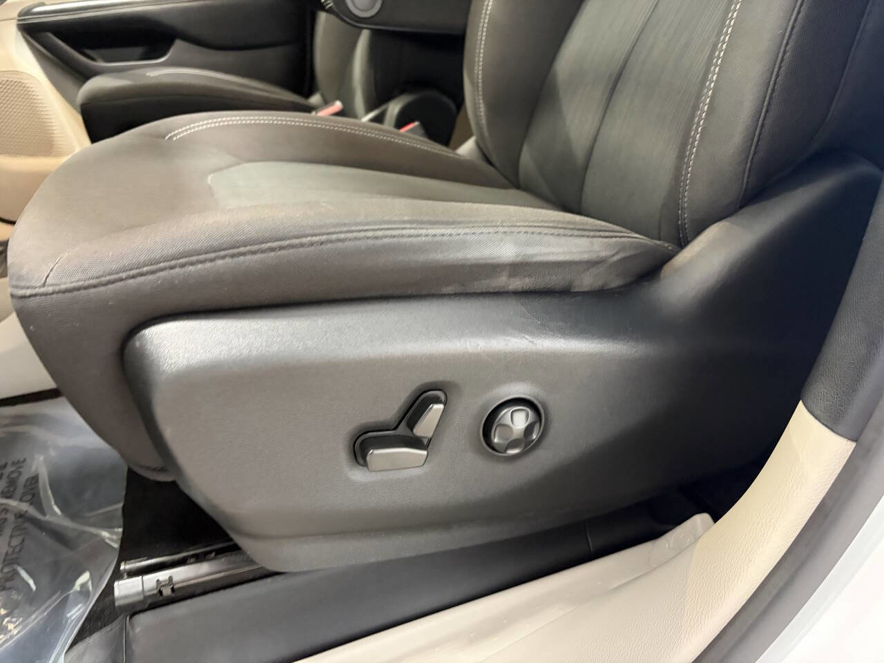 Used 2021 Chrysler Voyager LX image 21