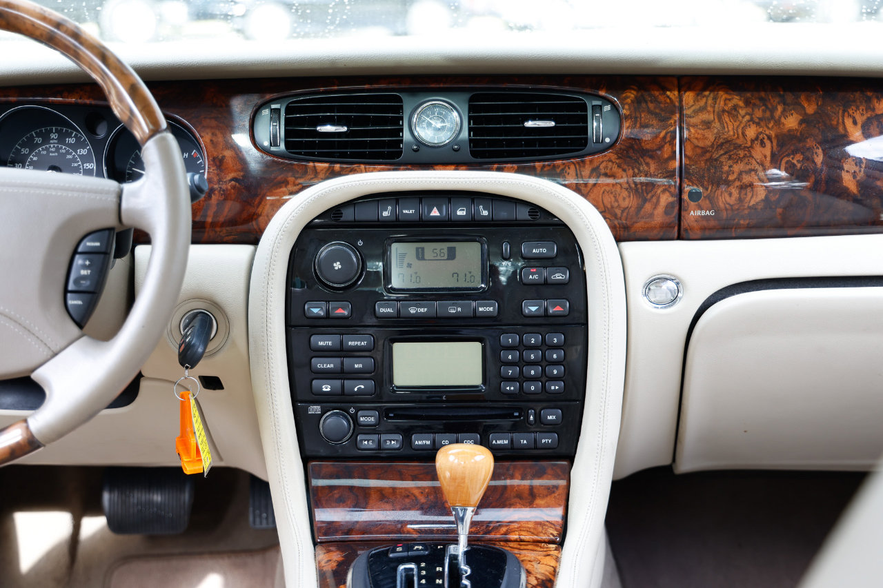 Used 2004 Jaguar XJ8 image 35