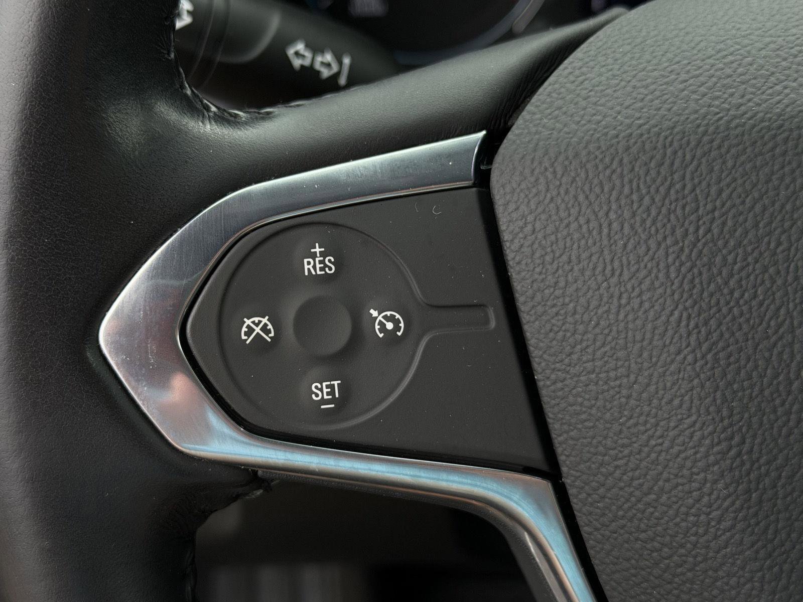 Used 2021 Chevrolet Traverse LT FWD image 16