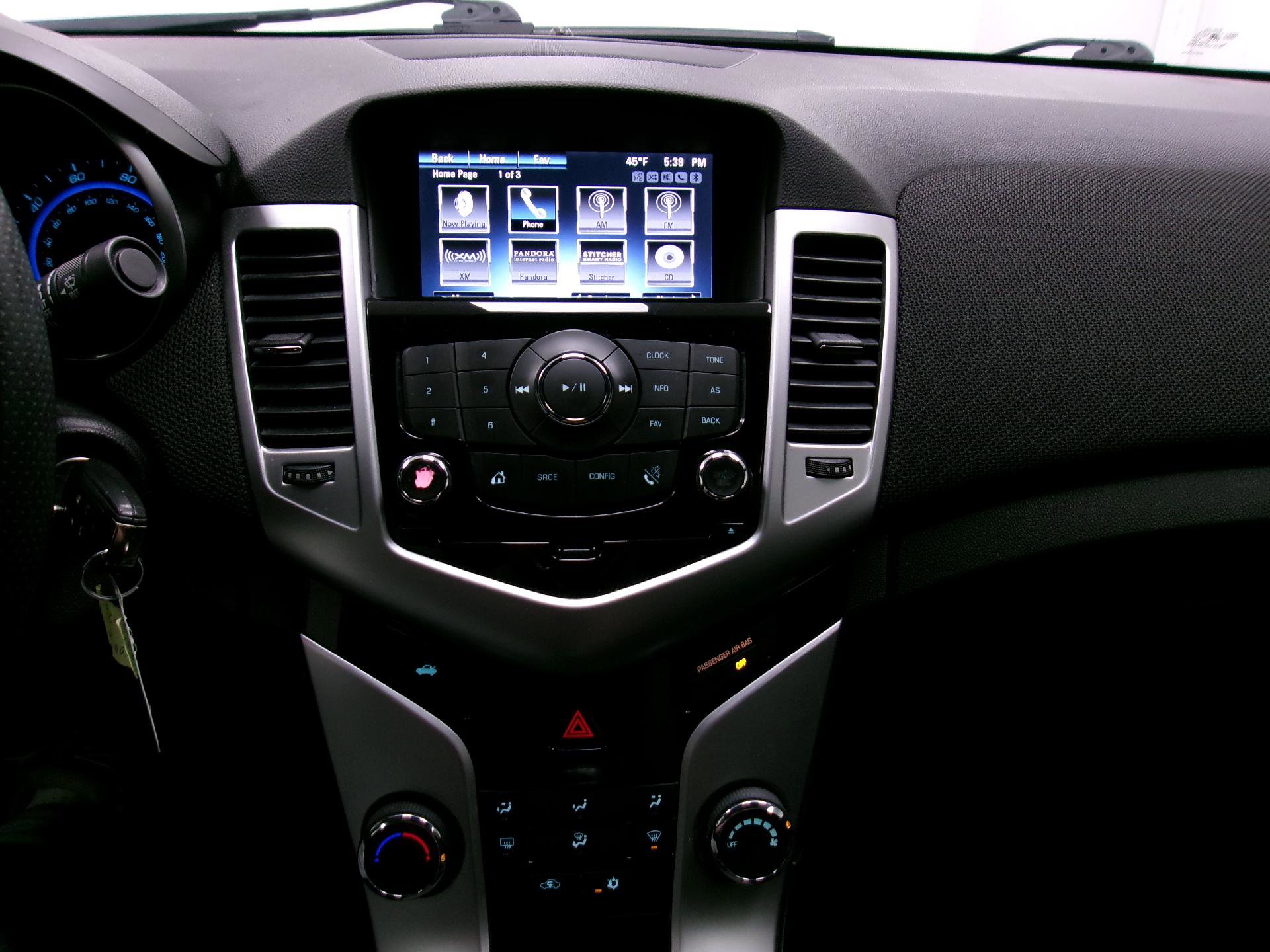 Used 2015 Chevrolet Cruze LT image 10