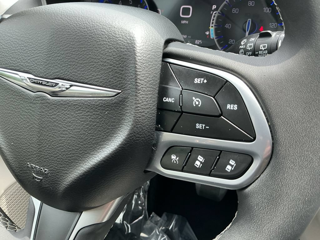 Used 2023 Chrysler Pacifica Touring-L FWD image 20
