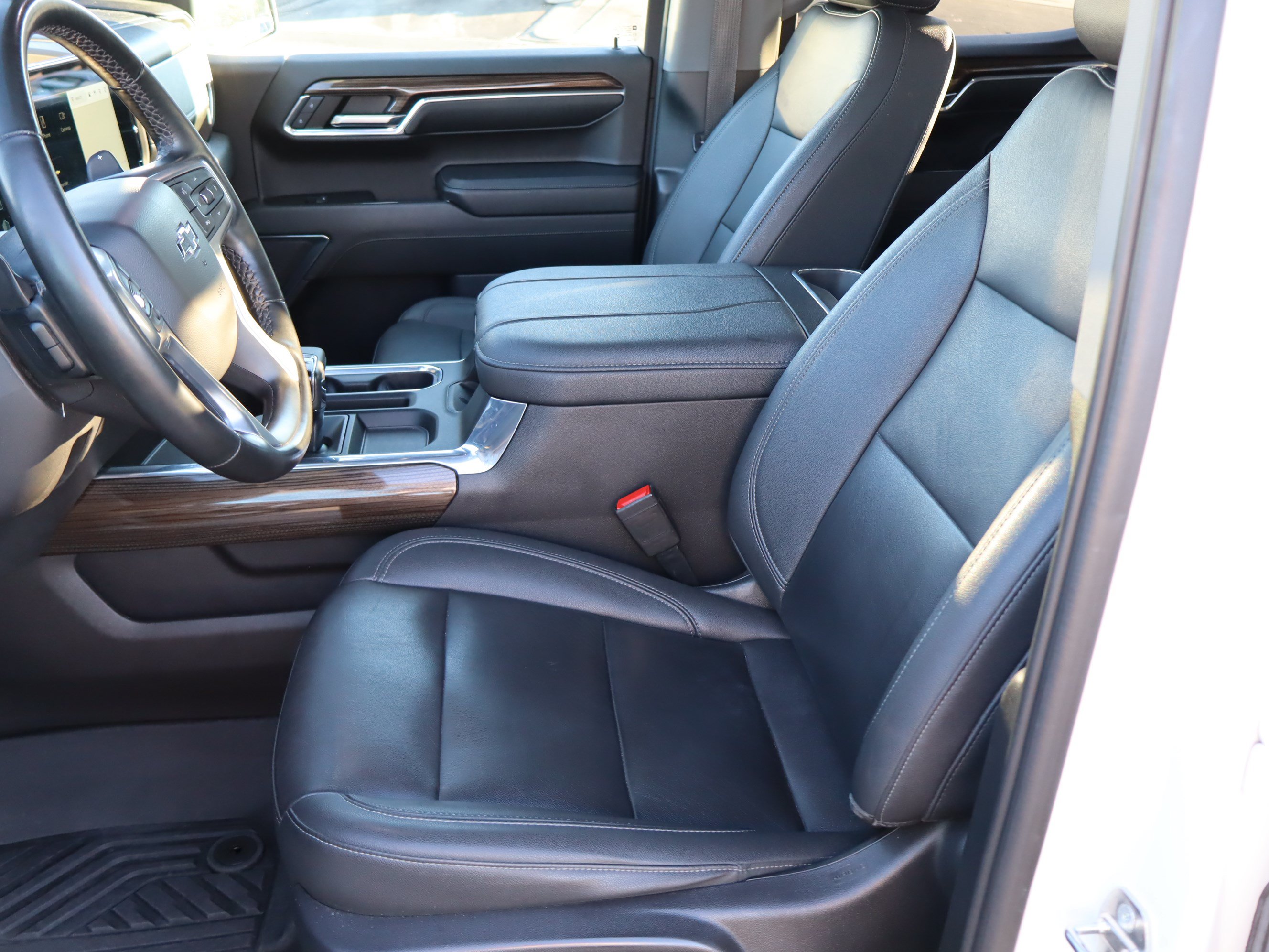 Used 2023 Chevrolet Silverado 1500 LT Trail Boss w/ Convenience Package II AWD/4WD image 17