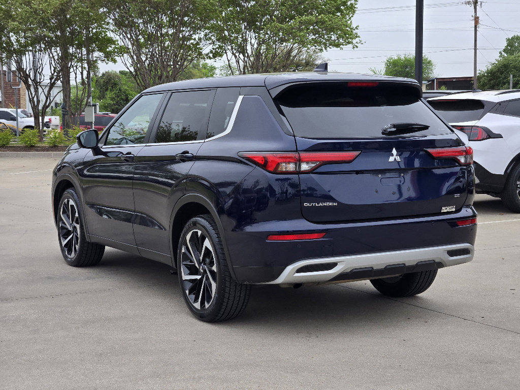 Used 2024 Mitsubishi Outlander SE image 3