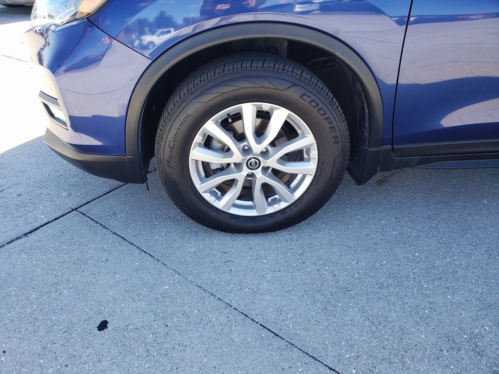 Used 2019 Nissan Rogue SV image 8