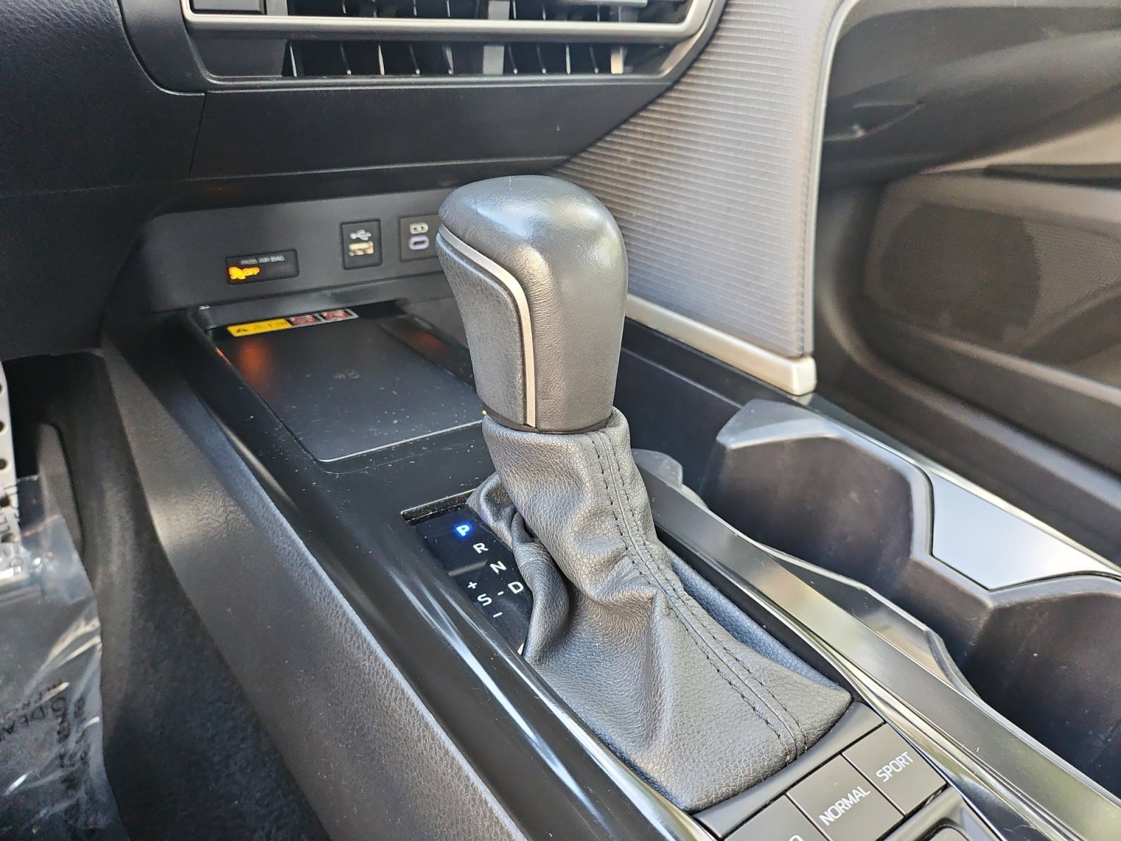 Used 2025 Toyota Camry SE FWD image 32