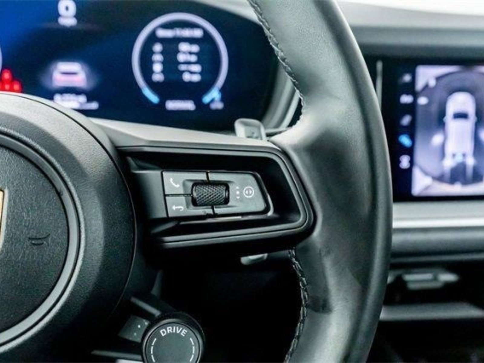 Used 2025 Porsche Cayenne image 16