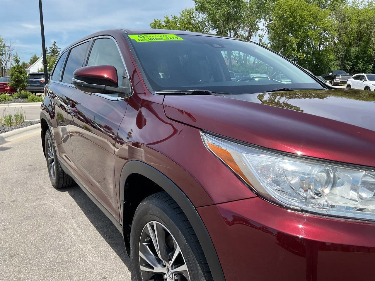 Used 2019 Toyota Highlander Plus AWD/4WD image 11