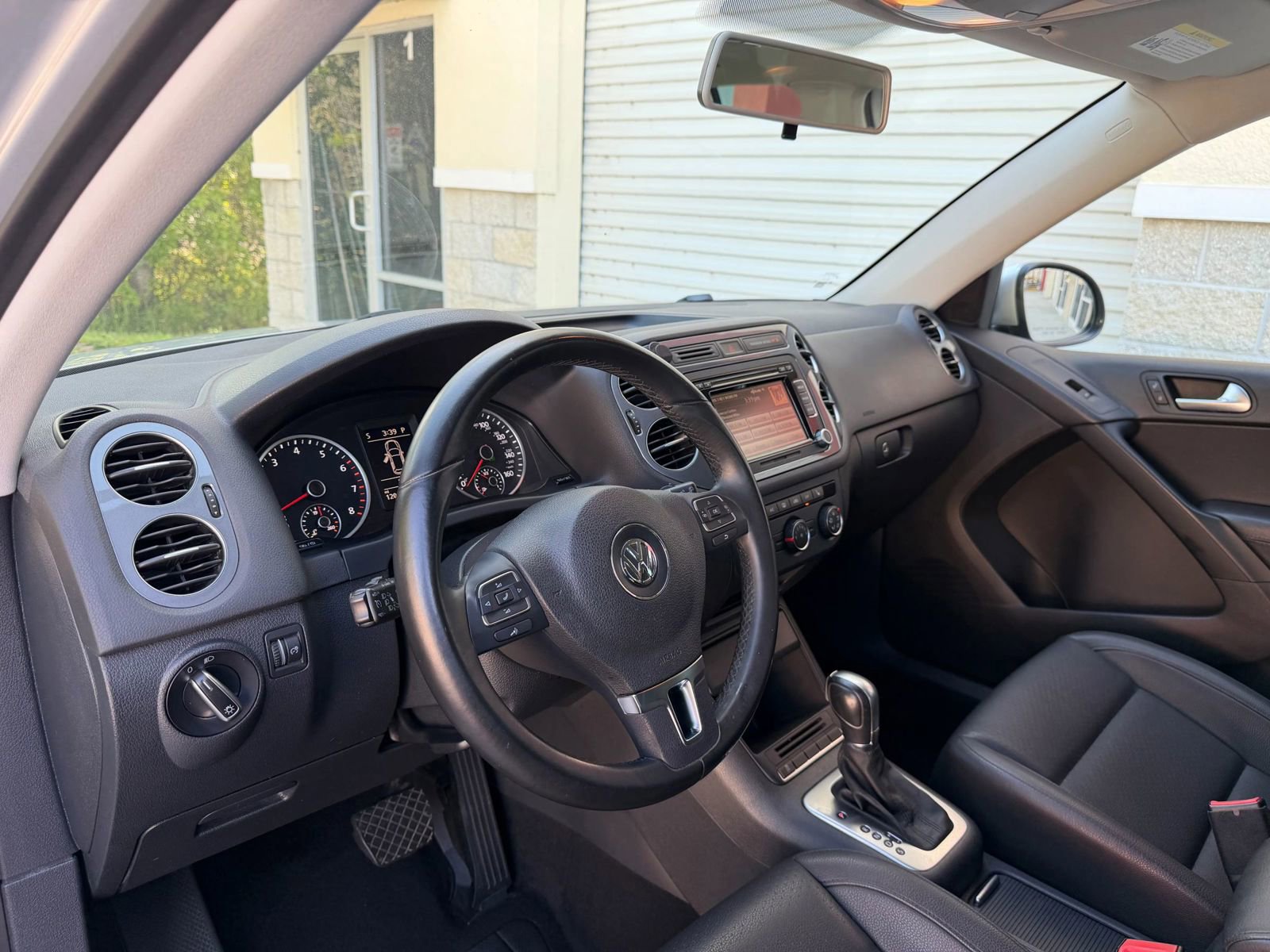 Used 2015 Volkswagen Tiguan SE image 30