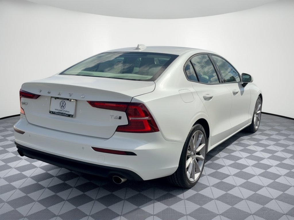 Used 2020 Volvo S60 T6 Momentum AWD/4WD image 3