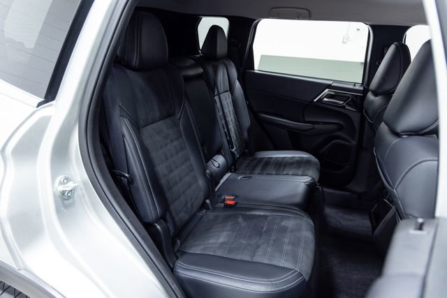 Used 2024 Mitsubishi Outlander image 24