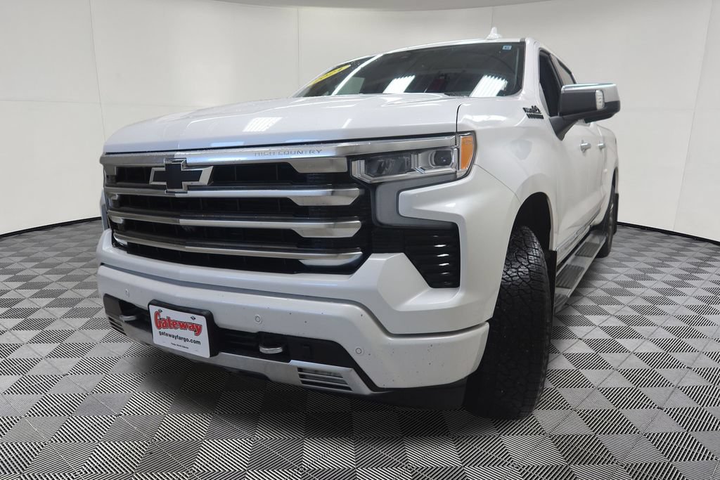 Used 2024 Chevrolet Silverado 1500 High Country w/ Technology Package AWD/4WD image 5