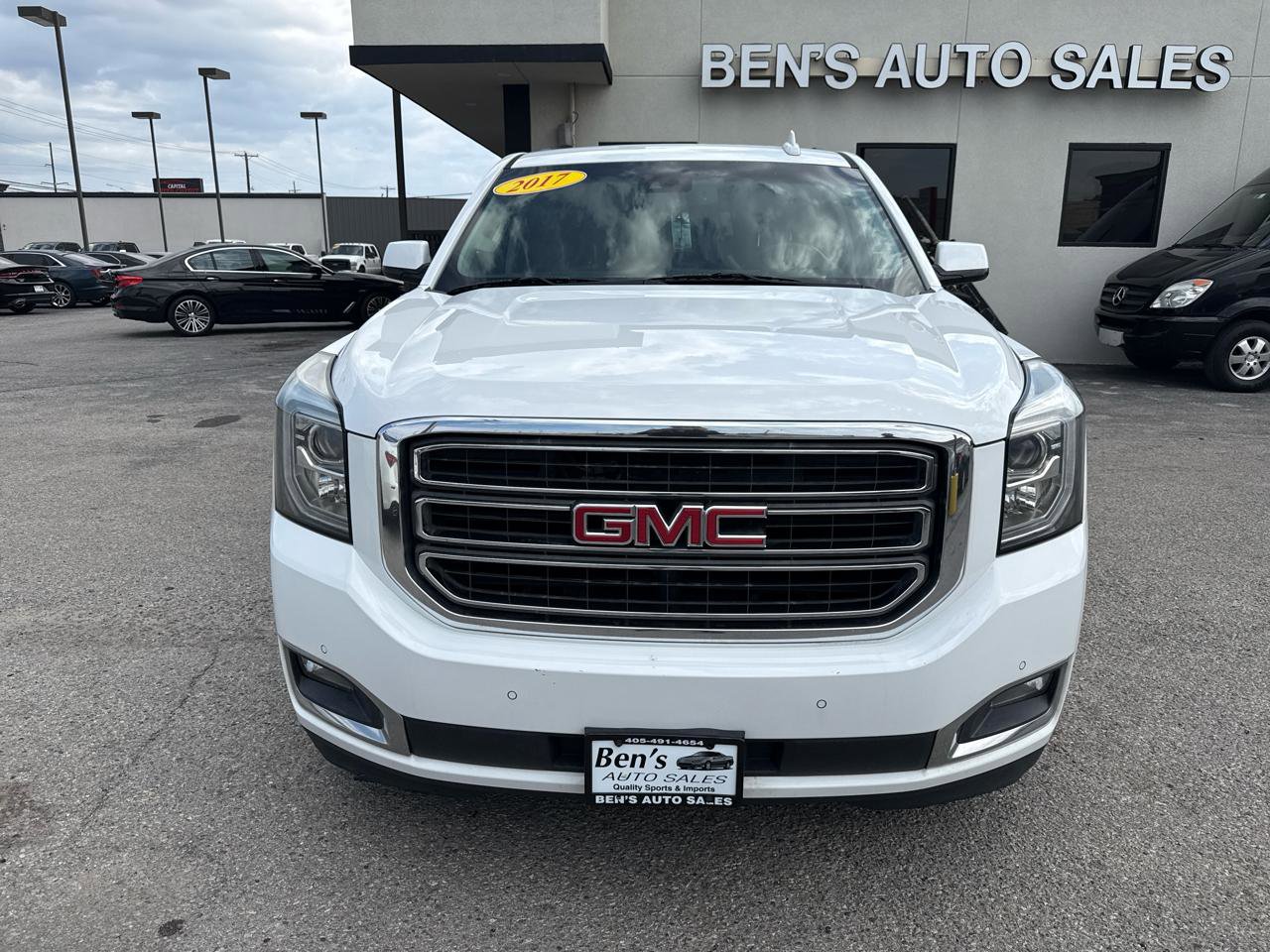 Used 2017 GMC Yukon XL SLT image 3