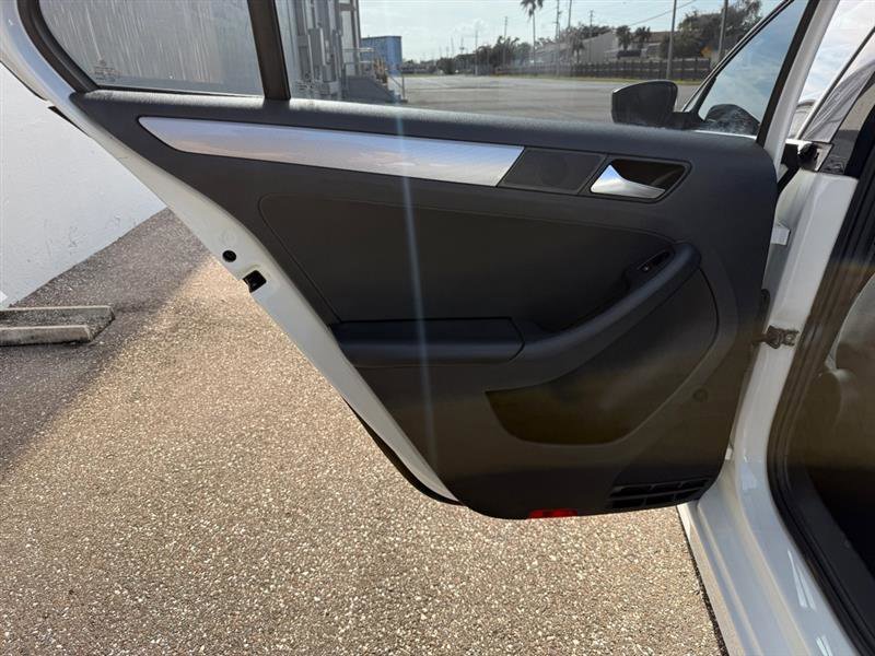 Used 2017 Volkswagen Jetta S image 12