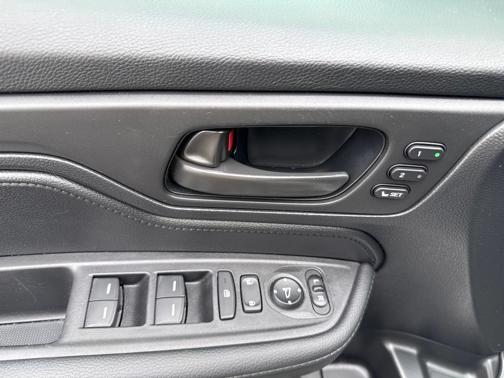 Used 2025 Honda Odyssey EX-L image 18