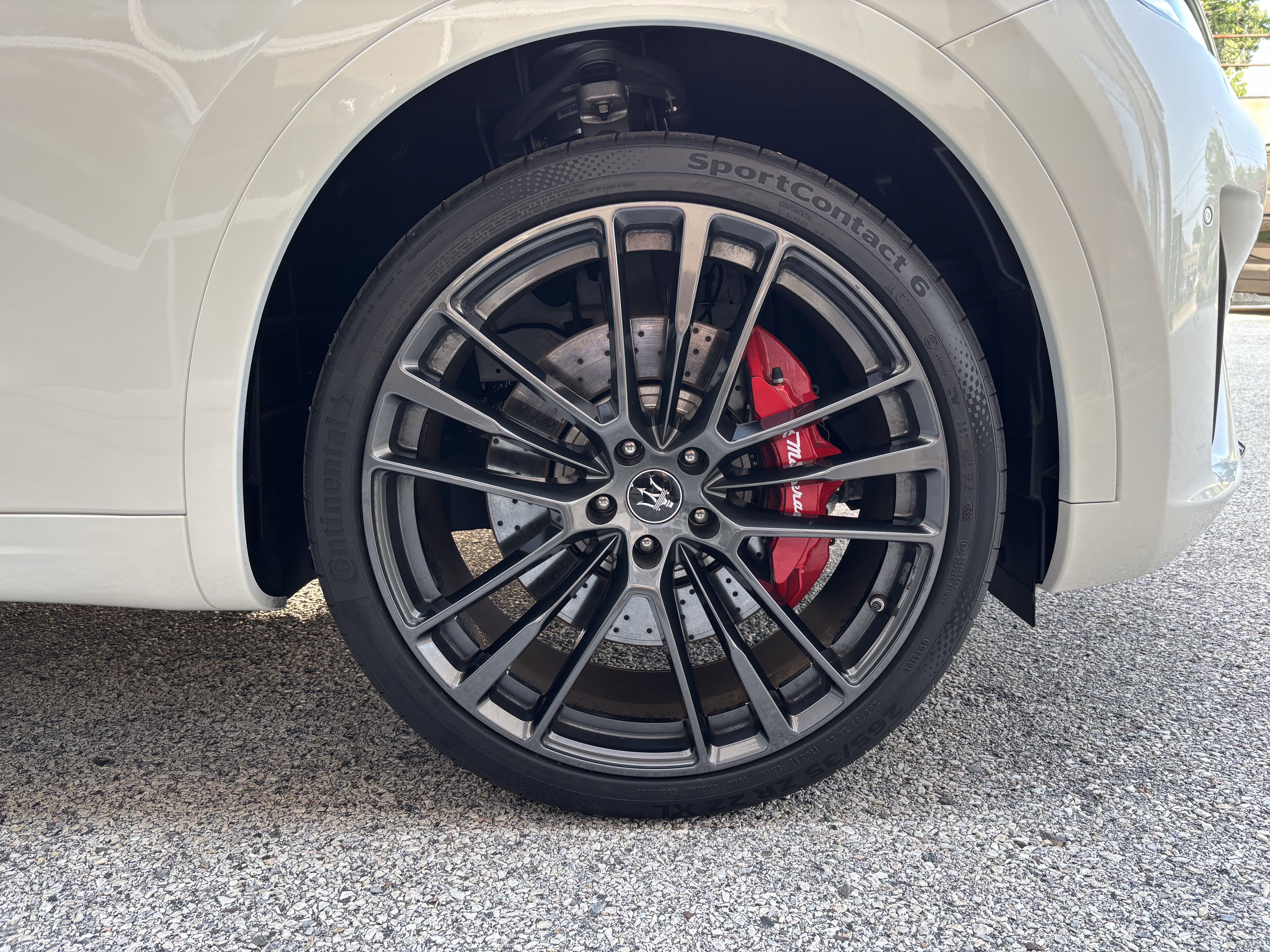 Used 2023 Maserati Levante Trofeo image 17