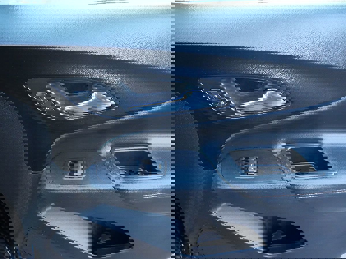 Used 2018 Chevrolet Equinox Premier image 18