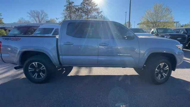 Used 2019 Toyota Tacoma TRD Sport AWD/4WD image 9