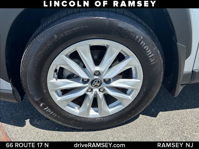 Used 2024 Toyota Corolla Cross LE w/ Moonroof Package AWD/4WD image 24